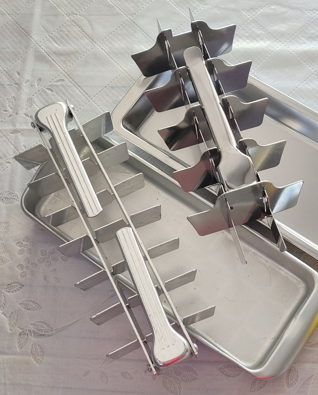 Elettrodomestici da cucina: 2 Eiswürfelbehälter Aluminium/Edelstahl  – Usato da Buttikon SZ venduto da Corendo 2