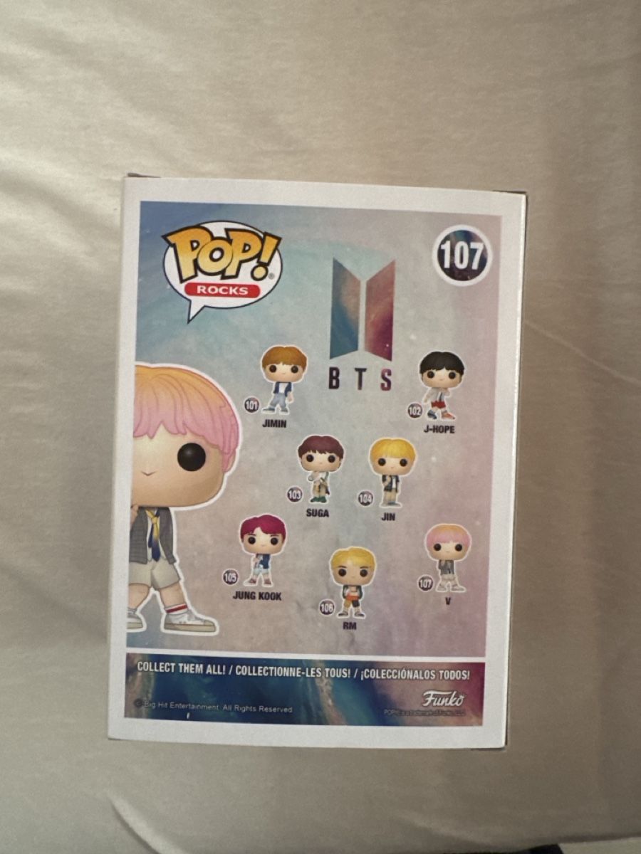 Funko Statuette: Funko pop BTS Taehyung (V) – Nuovo e nell'imballaggio originale da Reconvilier venduto da cat_7vnz 1