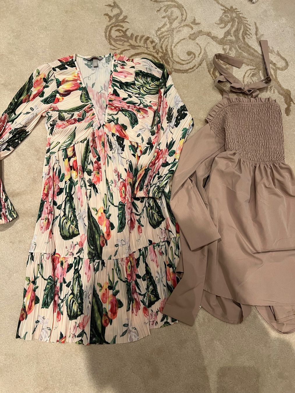 H&M Lotti di vestiti: Set 2 Kleider Neu H & M Gr S – Nuovo (secondo la descrizione) da Kilchberg ZH venduto da Lisavivienne 5