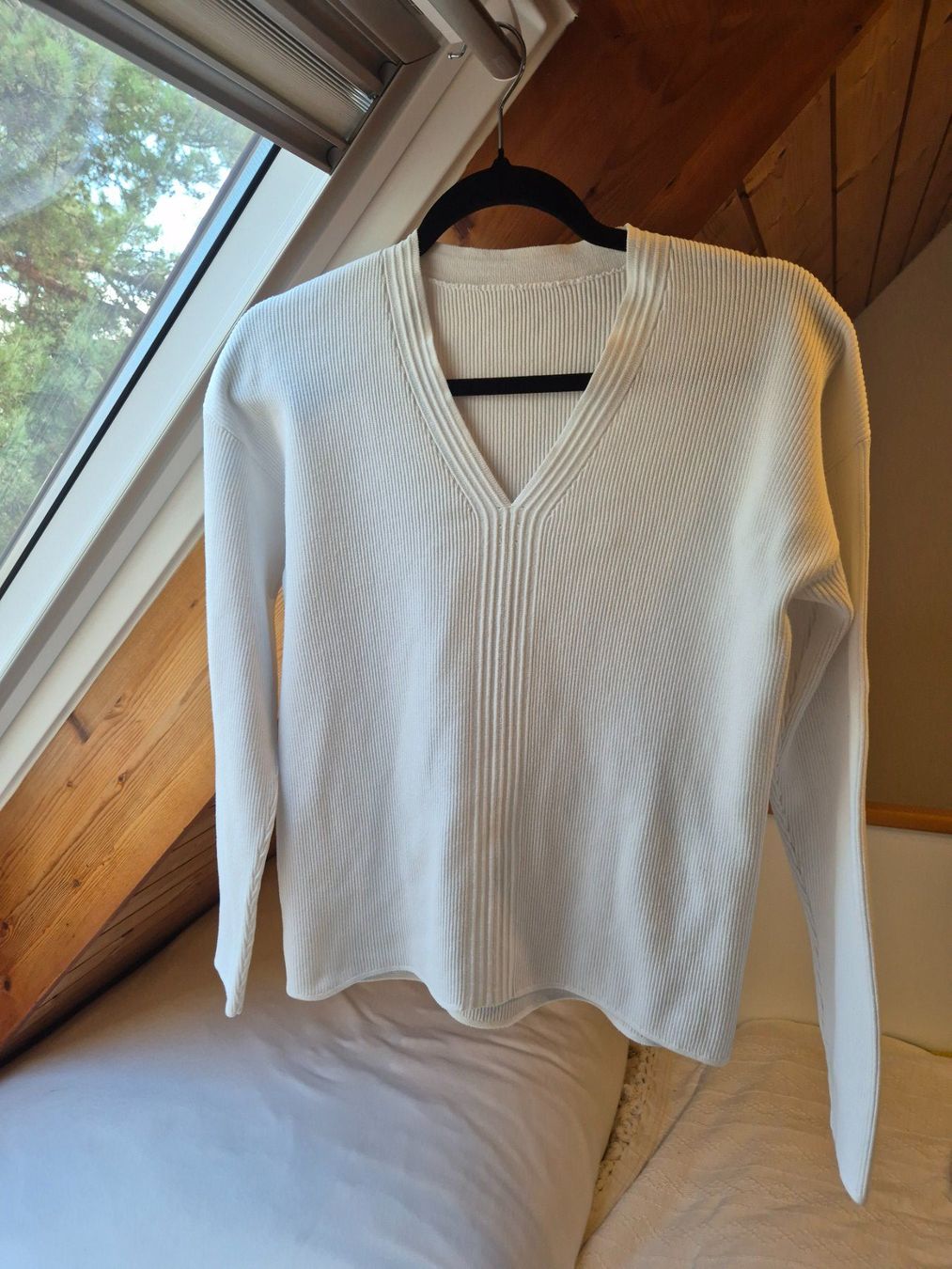 Pullover & Sweatshirts: Damen Pullover weiss V-Ausschnitt gerippt – Gebraucht aus Zürich von Drago670 6