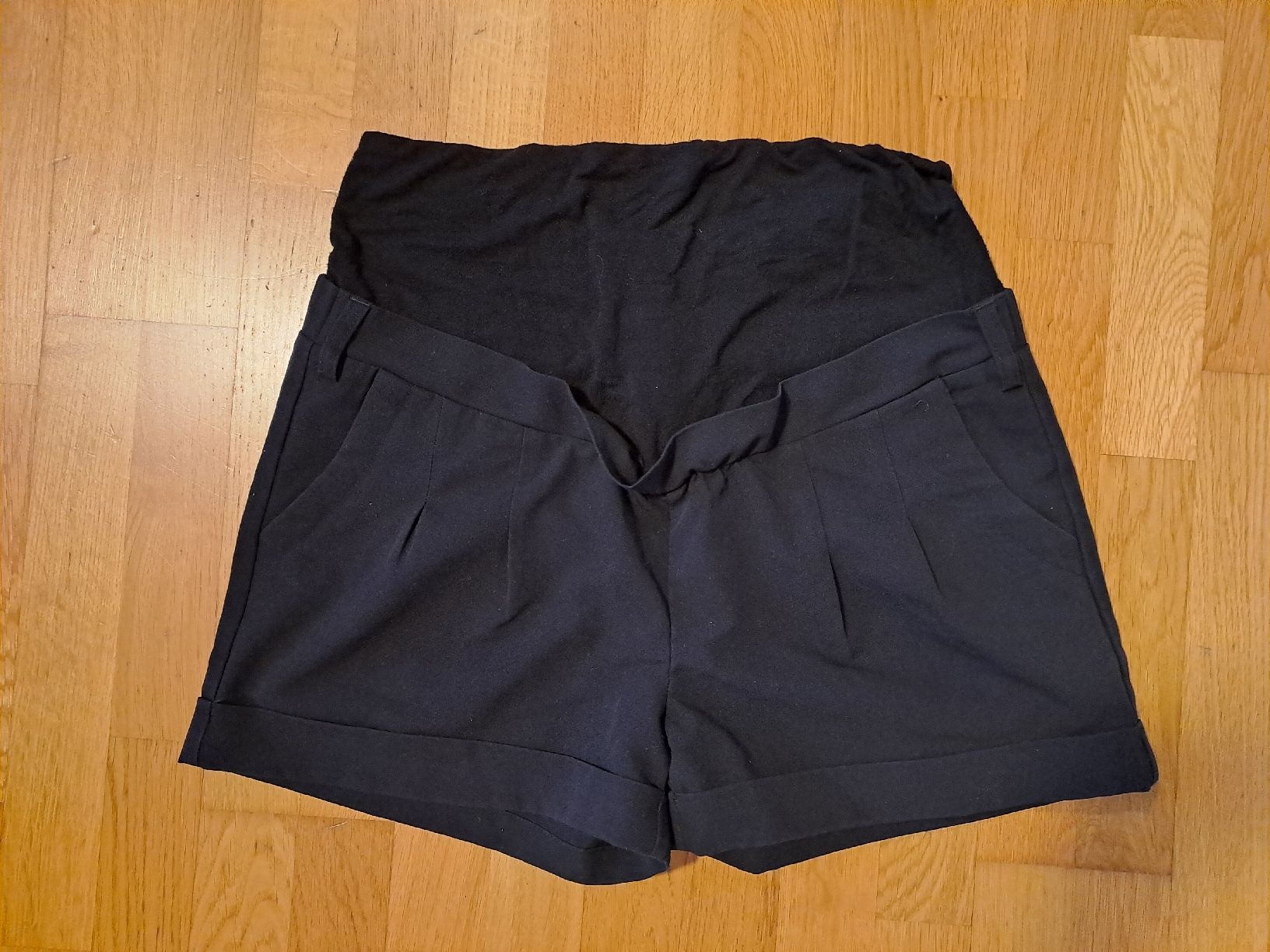 Pantaloni: Schwangerschaftshose kurz Gr. 40 – Usato da Wauwil venduto da Sophia1408 3