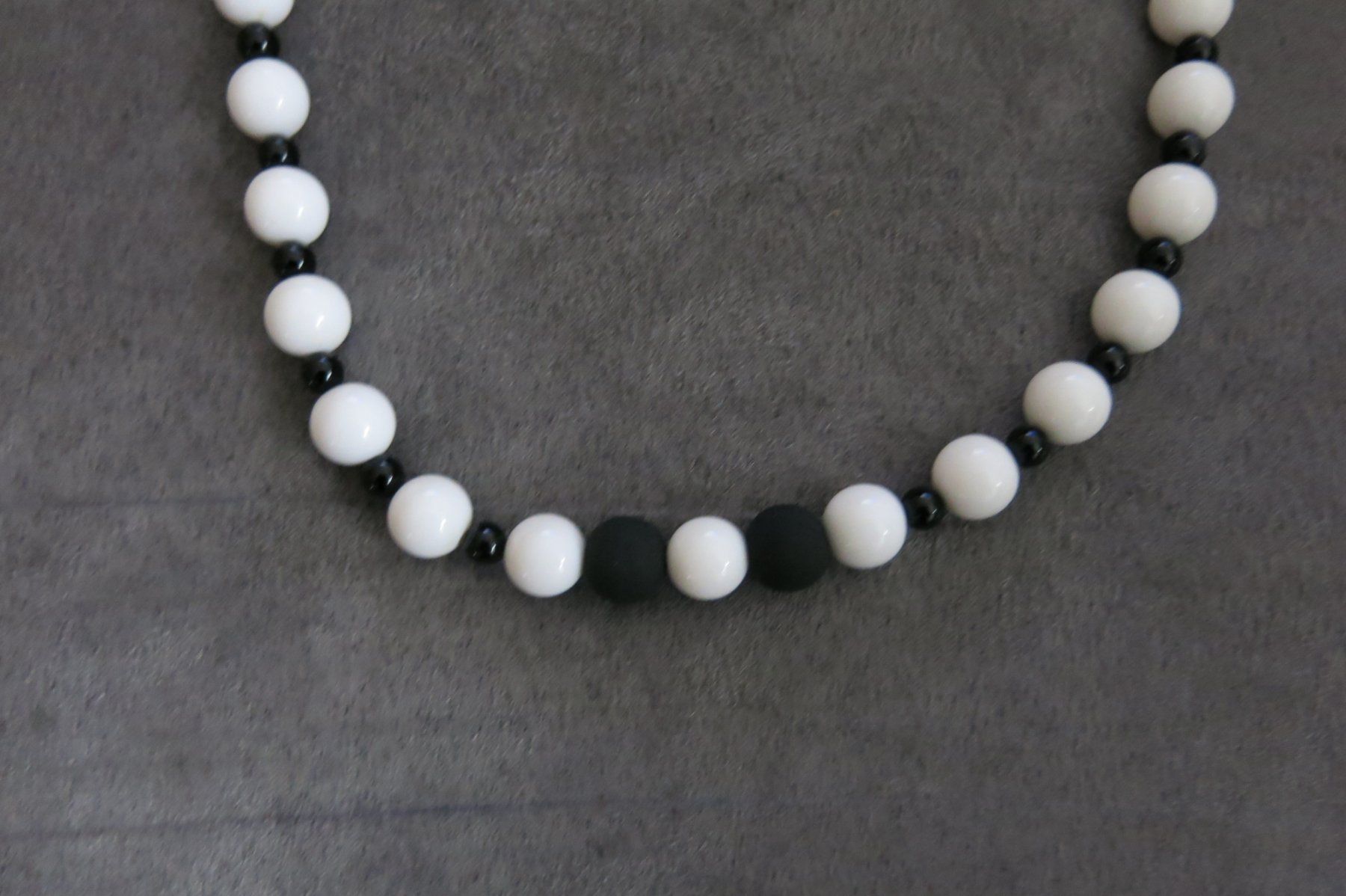 Catenine: Modeschmuck / Halskette schwarz/weiss ca 40cm – Usato da Schaffhausen venduto da Espressoo7 1