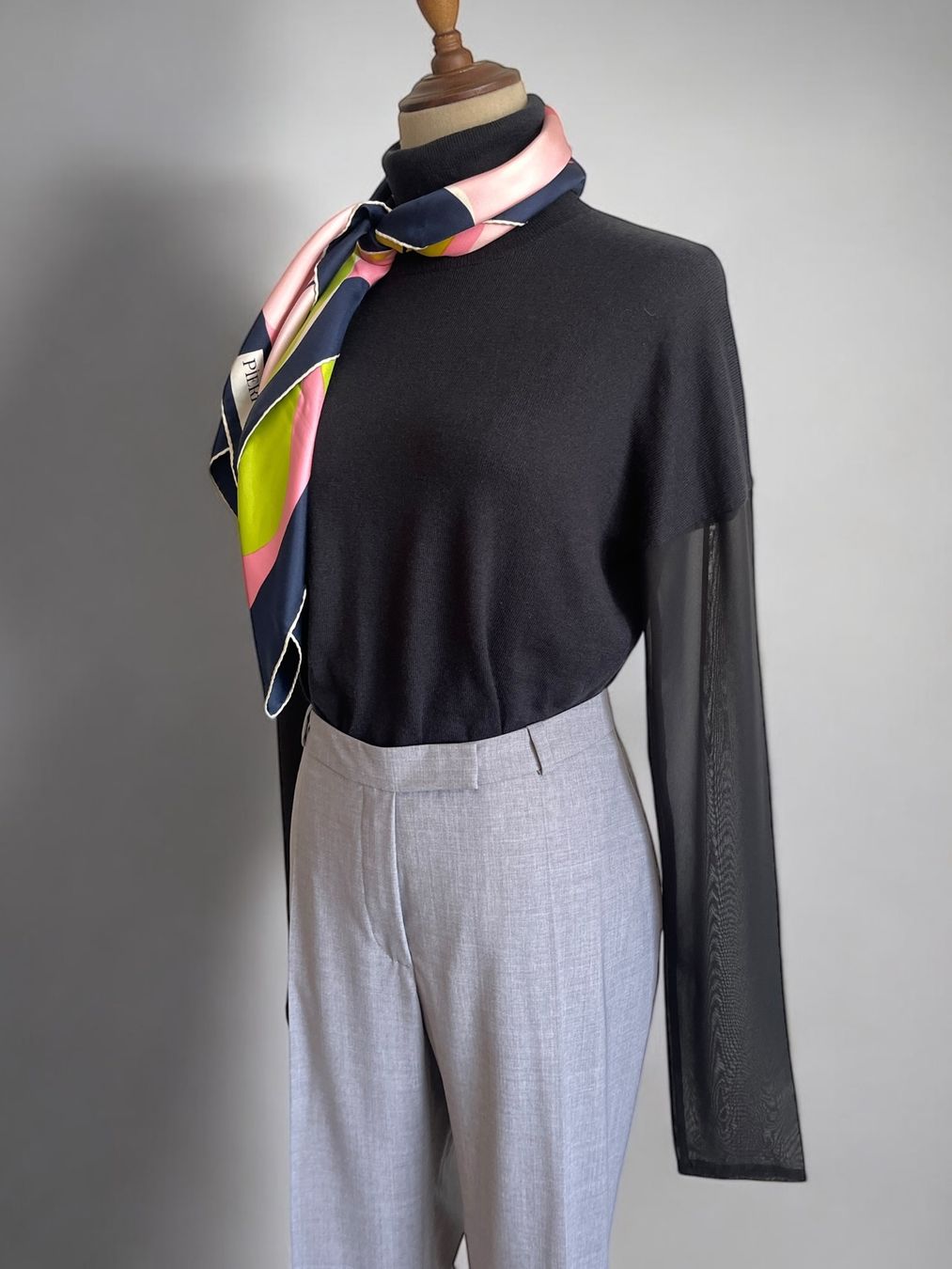 Pullover & Sweatshirts: SUIT Damen Rollkragenpullover mit transparenten Ärmeln M NEU – Neu (gemäss Beschreibung) aus Zürich von Recode.Fashion 1