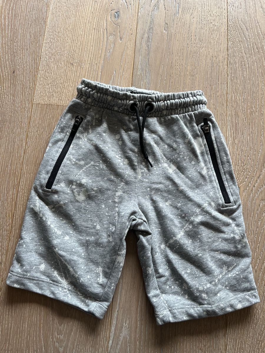 Next Hosen: Shorts Next Grösse 128 – Gebraucht aus Aarburg von cha_6t8j