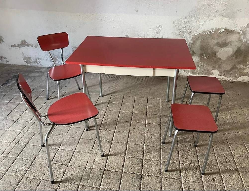 Set di tavolo e panche: Table, chaises et Tabourets en Formica – Usato da Colombier NE venduto da Nath.Jaquet