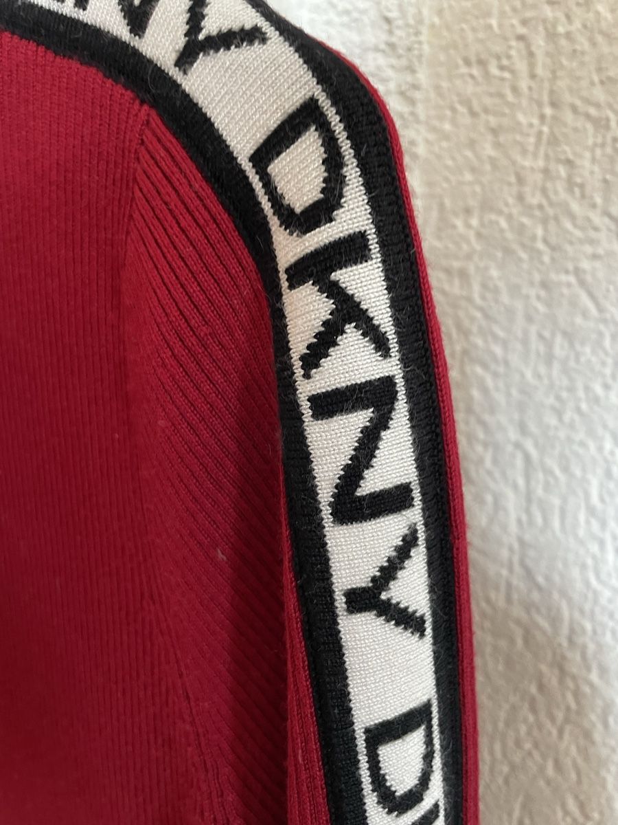 DKNY Pullover & Sweatshirts: Pull DKNY rouge avec fermeture éclair, taille M – Neu (gemäss Beschreibung) aus Vuippens von ale_6gkb 3