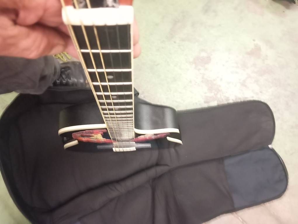 Musikinstrumente: Electro accoustic guitar – Gebraucht aus Basel von Petergunn 1