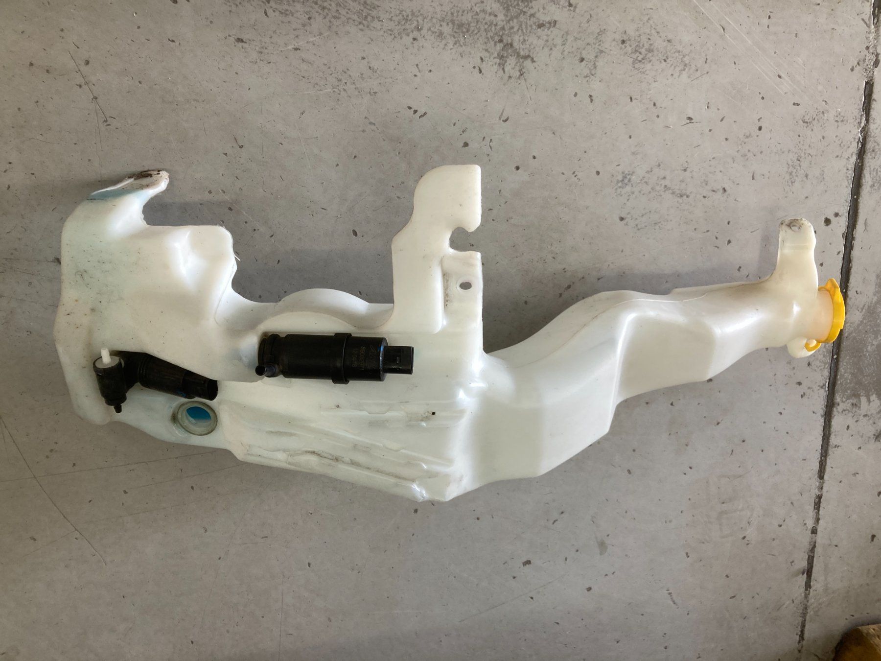 Jeep Alle Autoersatzteile: Jeep Grand Cherokee Wischwassertank 57010719AF – Neu und originalverpackt aus Cham von WB2223