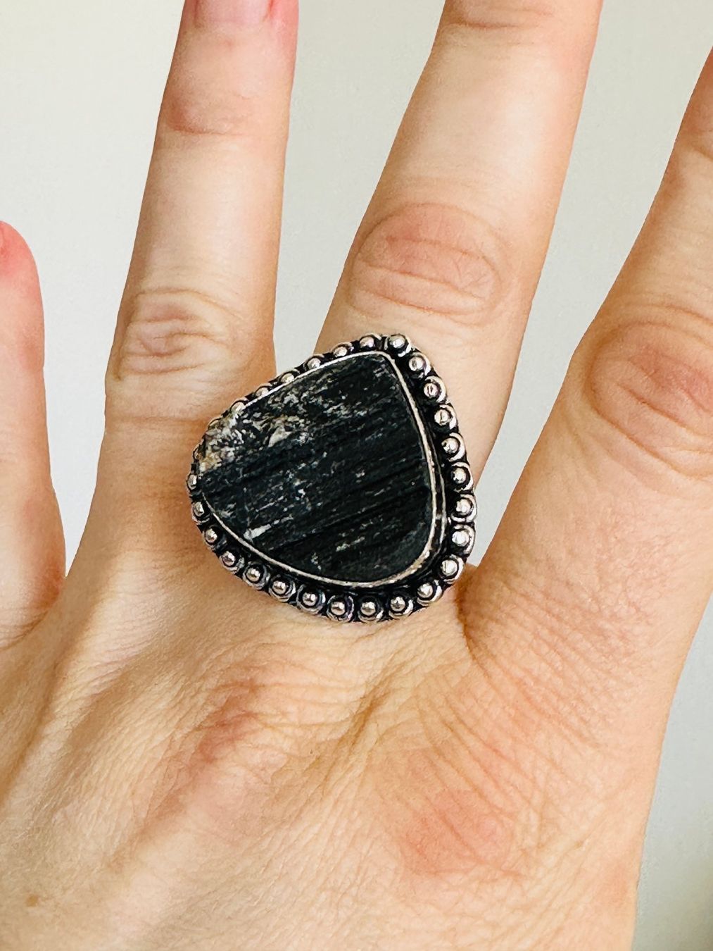 Anelli: Black Tourmaline ring size 58 (18) – Nuovo e nell'imballaggio originale da Genève venduto da AWWA 3