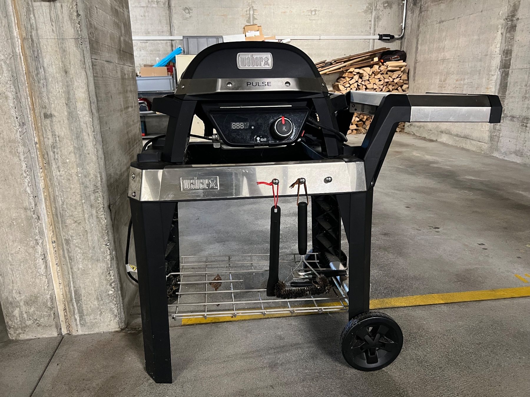 Griglie: Weber Grill Pulse 1000 mit Stand – Usato da Gretzenbach venduto da yamtom 1
