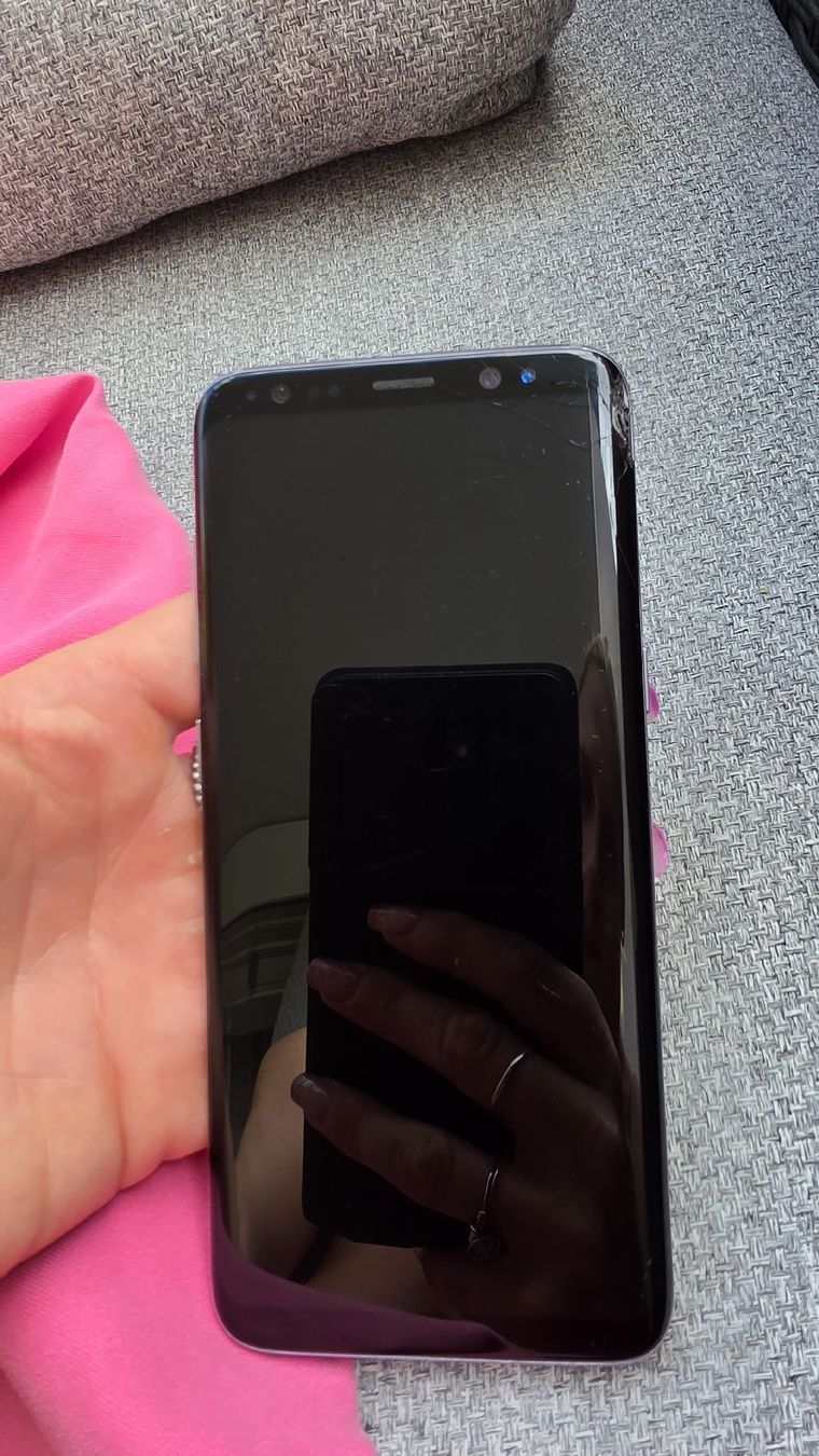Samsung Portables: Samsung Galaxy S8, cracked screen damaged – D'occasion à Roveredo GR par JessK.Store 1