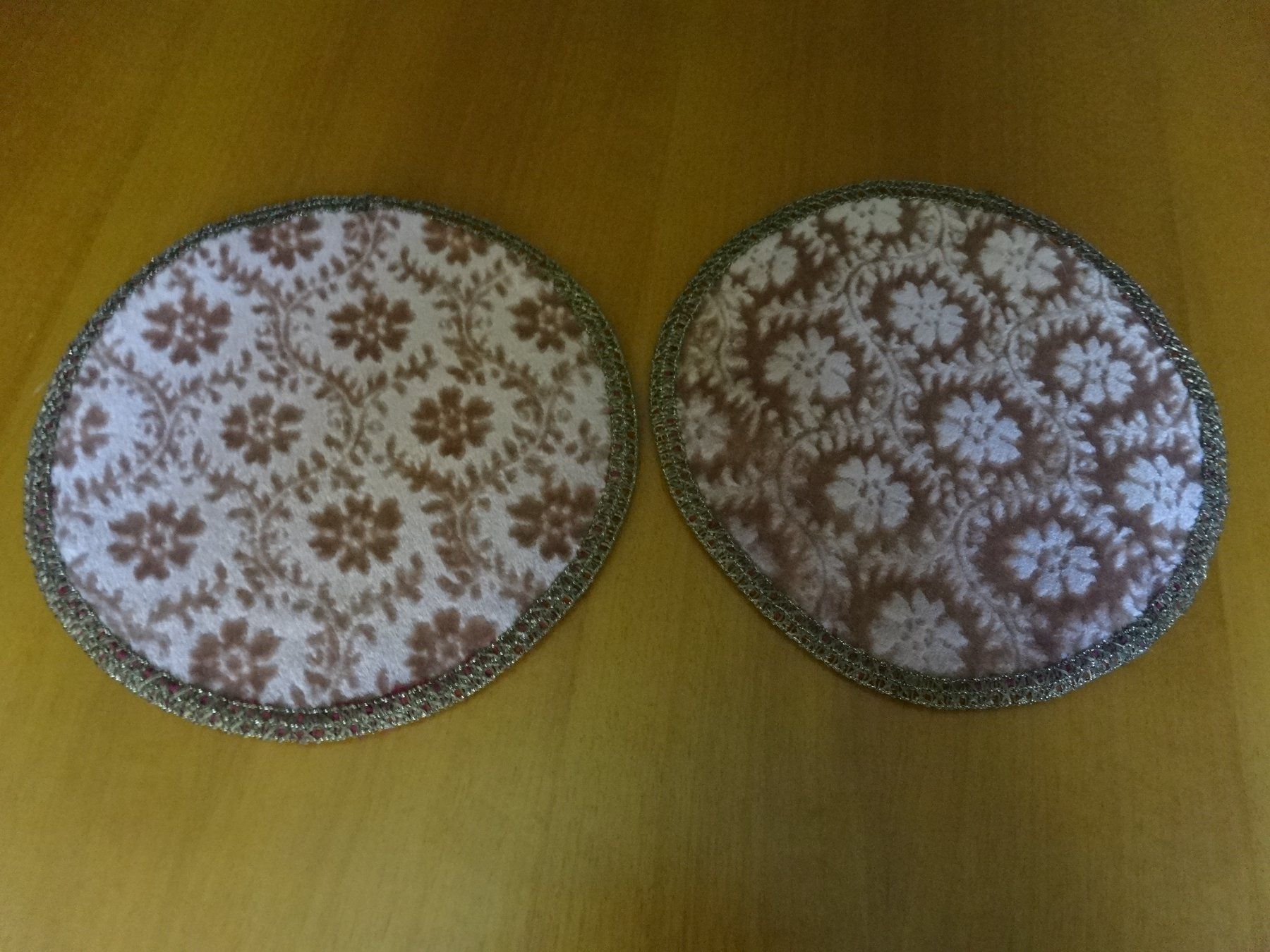 Tutte le decorazioni: 2 napperons- velours de Gênes – Nuovo e nell'imballaggio originale da Biel/Bienne venduto da milamila02