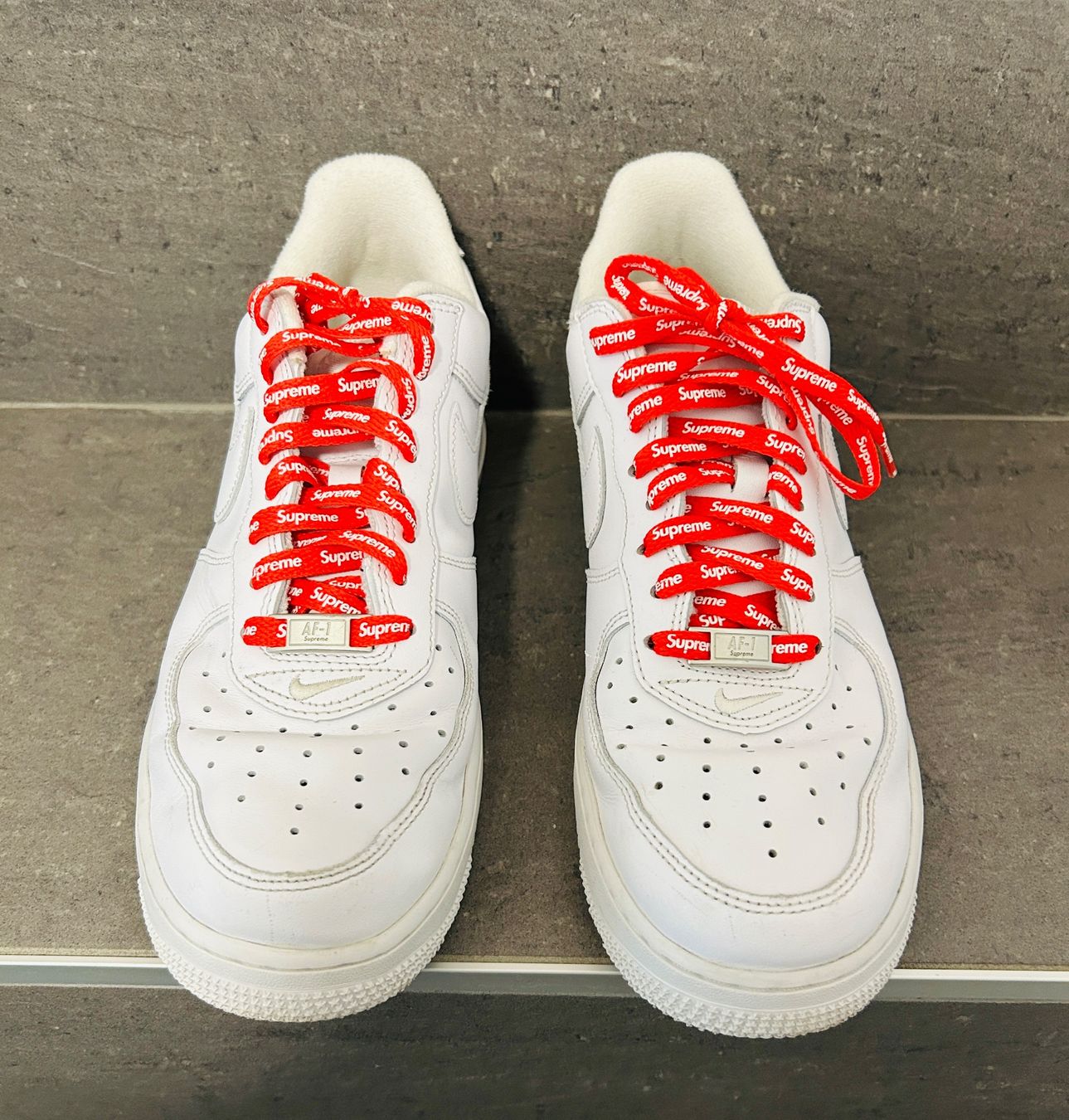 Nike Herrenschuhe: Nike Air Force 1 Supreme Gr. 42.5 – Gebraucht aus Visp von I.G.-1909-
