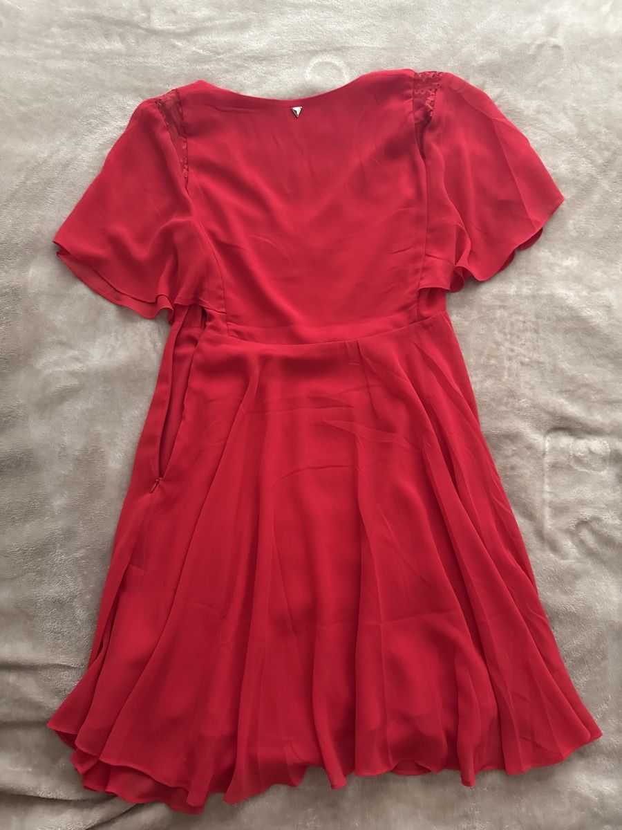 Guess Robes: GUESS rotes kleid  – Neuf (Voir description) à Dietlikon par krisztinapali 1