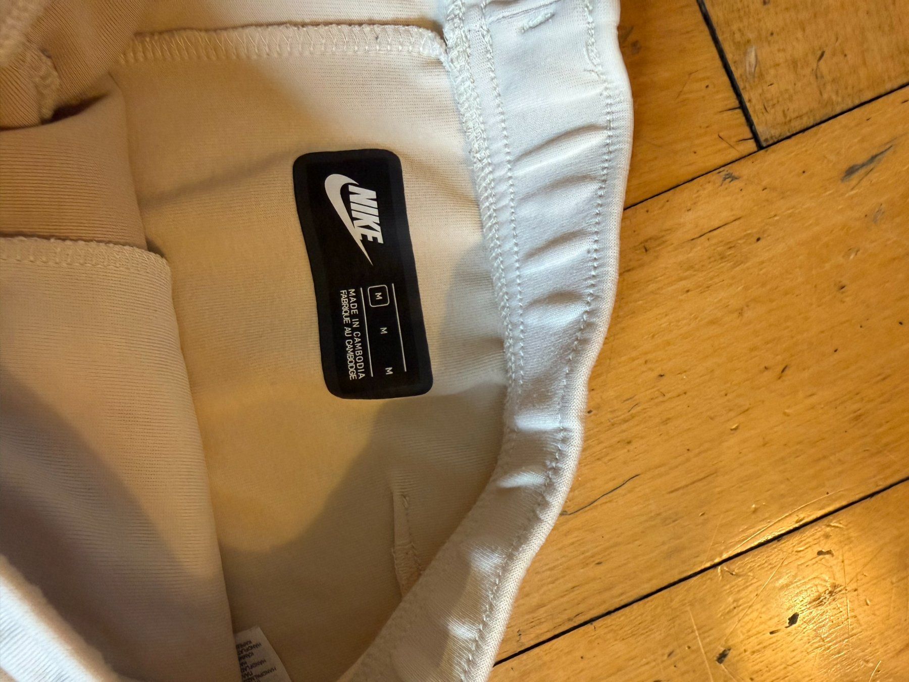 Lotti di vestiti: Ensemble Nike Tech Fleece crème veste et pantalon – Usato da Genève venduto da rij_7zrr 5