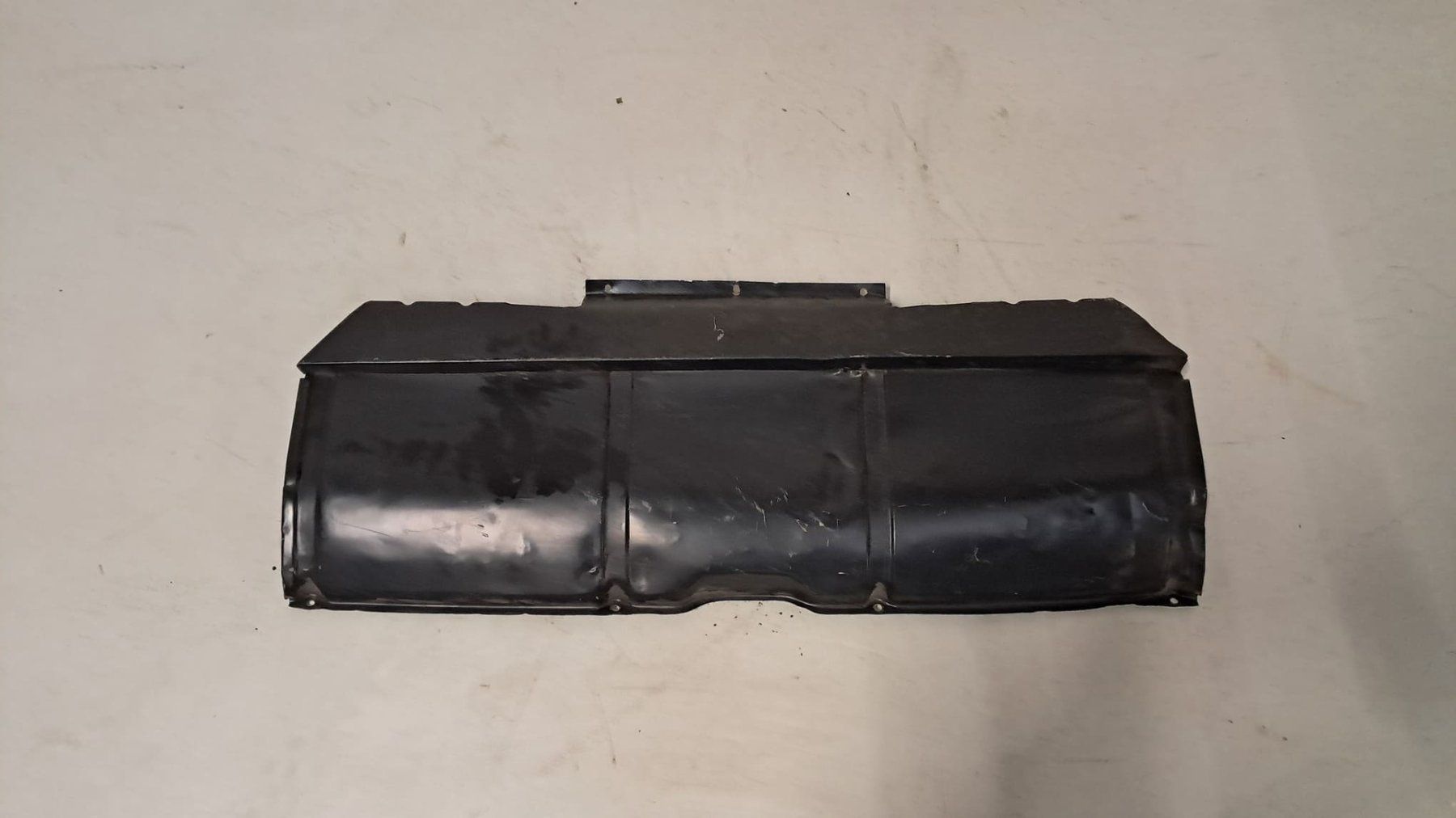 VW Tutti pezzi di ricambio auto: Original Auspuffabdeckung VW T3 schwarz – Usato da Alpnach-Dorf venduto da Hess-Automobile
