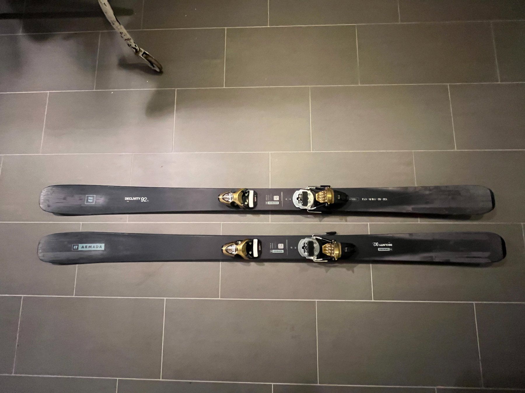 Armada Sci: 2026 Armada Declivity 92Ti / 180cm mit Look Pivot 15 – Usato da Marly venduto da cottingreto