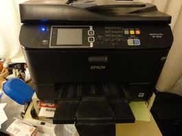 Drucker EPSON WF-4630 mit Ersatzmaterial