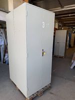 schöner massiver tiefer Metallschrank Waffenschrank