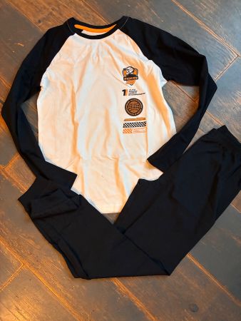 Schönes Pyjama Gr. 146, Neu
