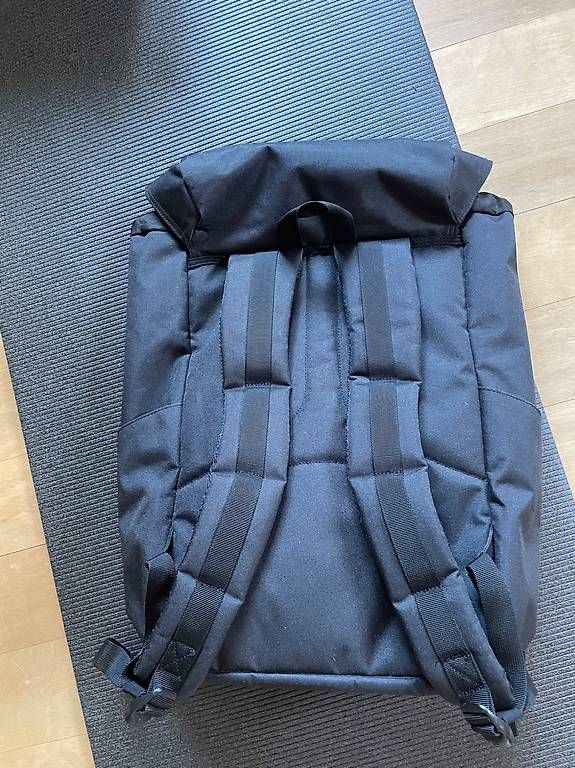 Zaini: Herschel Rucksack schwarz – Usato da Winterthur venduto da gin_t6y5 1