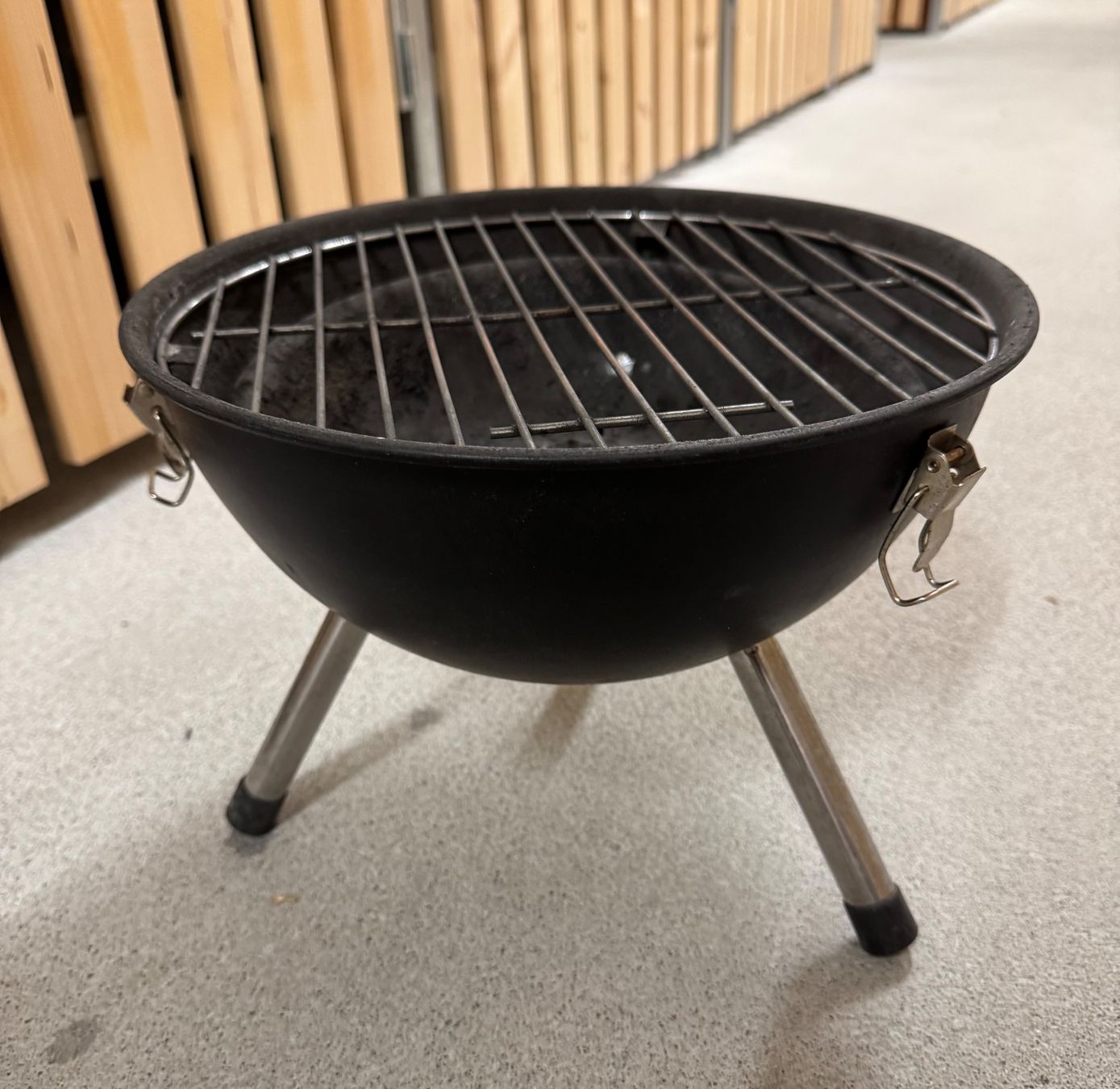 Griglie: Kleiner Holzkohle-Kugelgrill – Usato da Zürich venduto da Saskia125 3