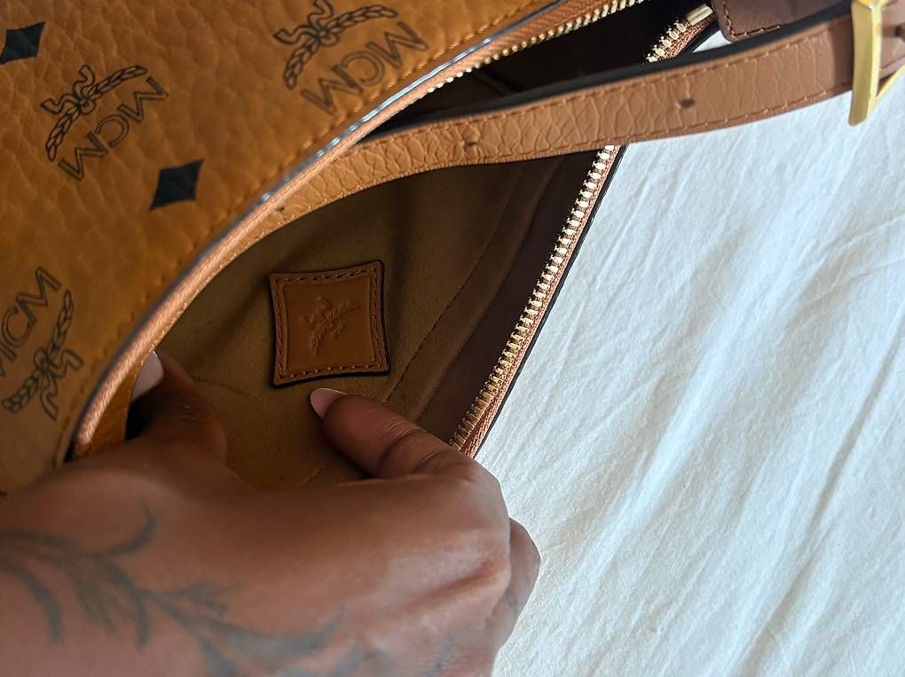 Taschen für Damen: Original MCM Schultertasche / Baguette Bag  – Gebraucht aus Winterthur von hndrxxoxo 3