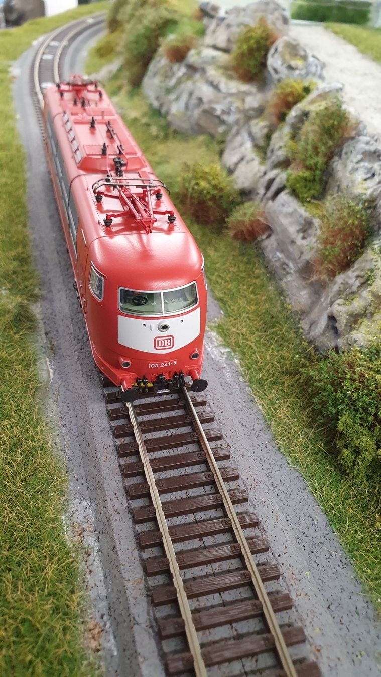 Roco Modelleisenbahnen: Roco 62371 DB BR 103 241-6 orientrot, Ep V – Neu und originalverpackt aus Würenlos von juruth 4