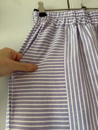 Gestreifte Hose in Lila und Weiss Gr. S