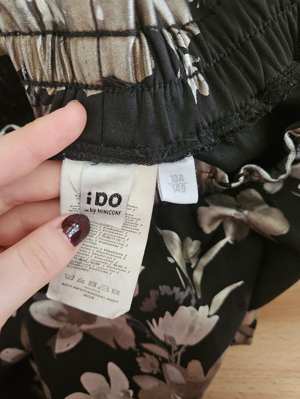 Jupes: Rock mit Blumenmuster Schwarz Grösse 140/14A neu – D'occasion à Thun par bia_crh9 2