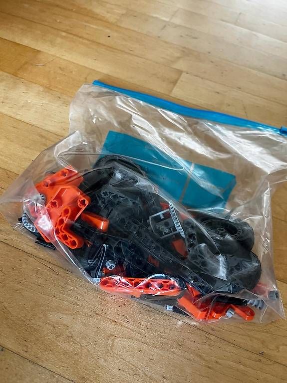Spielzeuge: Oranges Auto ähnlich wie lego – Gebraucht aus Männedorf von livingdream 1