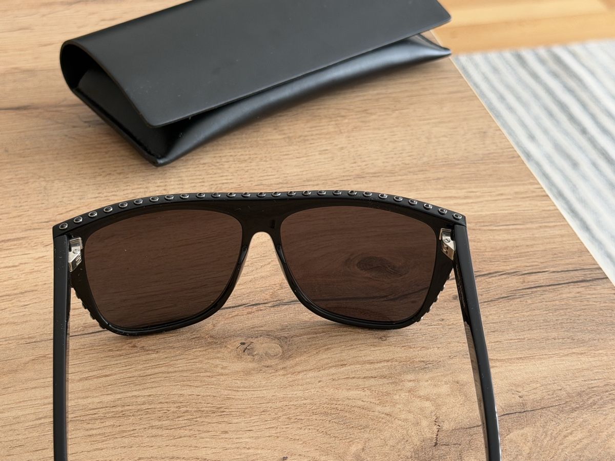 Saint Laurent Occhiali & Lenti: Saint Laurent Sunglasses Black studs sunglasses – Nuovo (secondo la descrizione) da Steinhausen venduto da mar_8y57 7