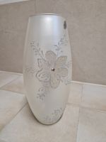 Elegante Vase, handbemalt, weiss-silber 🌸✨