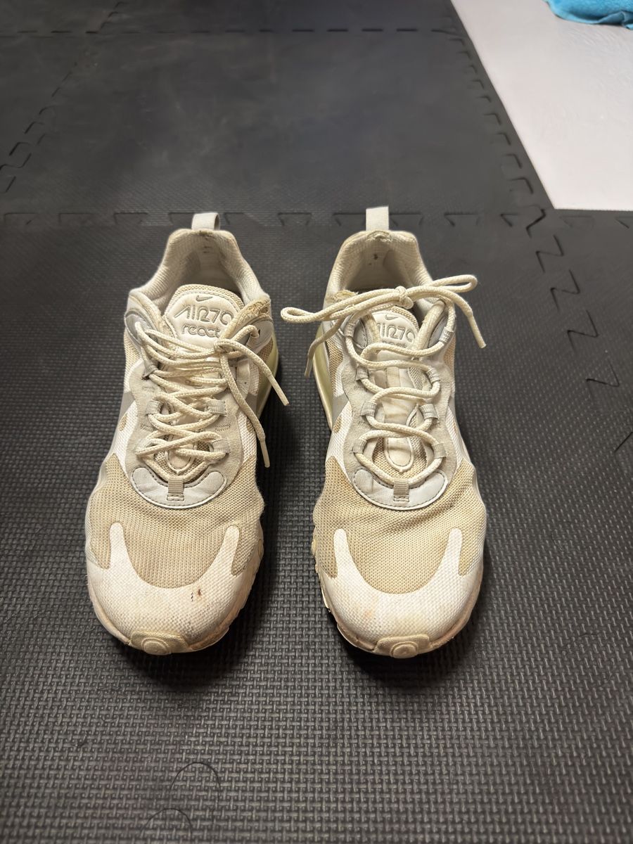 Nike Scarpe da uomo: Nike Air Max 270 React White/Light Smoke Grey – Grösse 42.5 – Usato da Hittnau venduto da gymrat007
