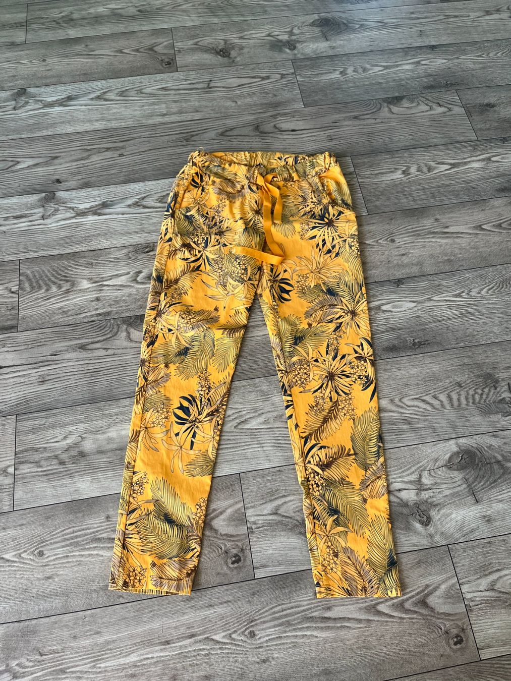 Pantaloni: Pantalon d'été super stretch M – Usato da Seiry venduto da vanille08