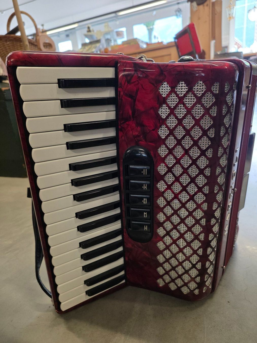 Strumenti musicali: Akkordeon chromatisch Marzioli Student I – Usato da Chur venduto da FeschtlandBrockiChur 2