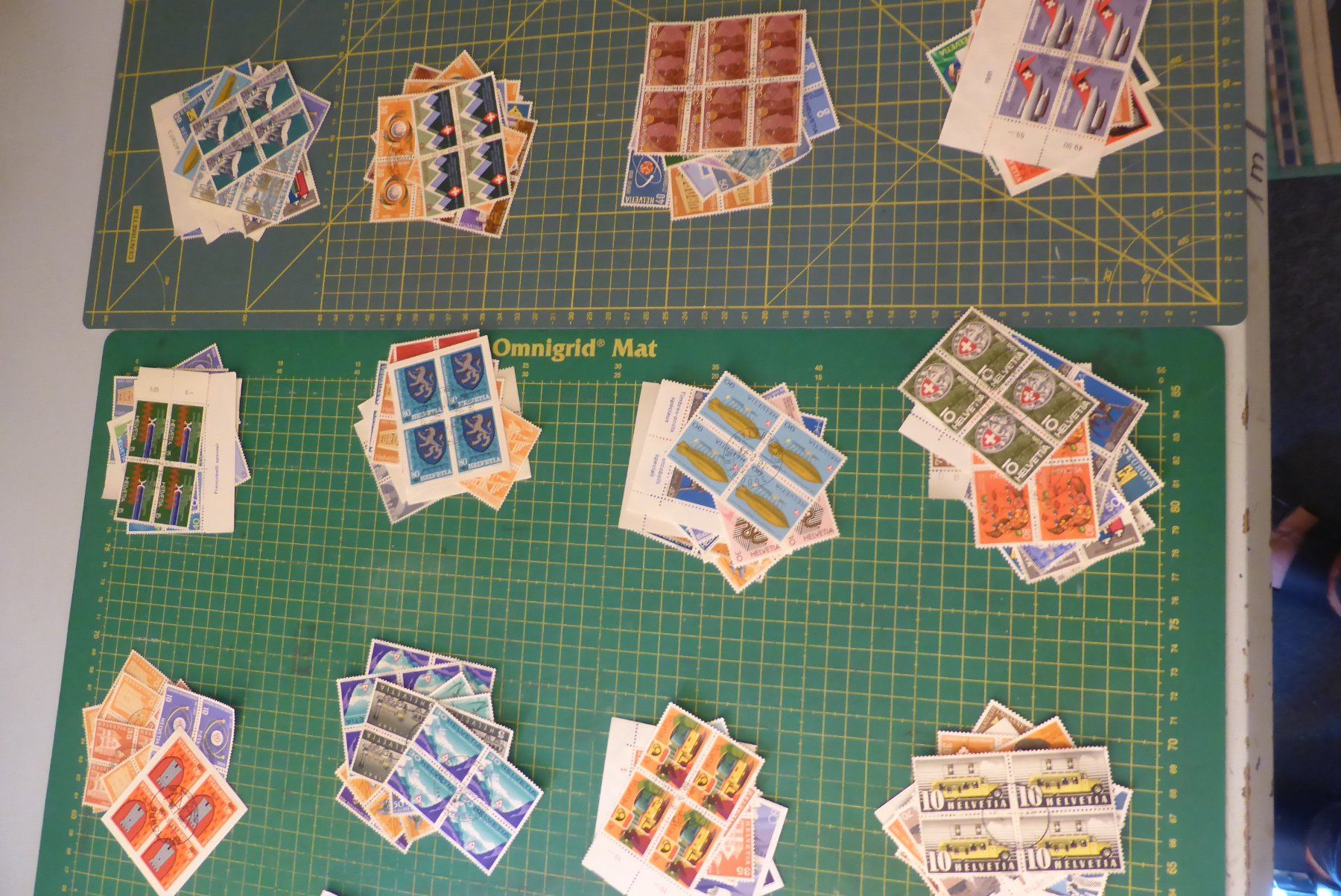 Tutti i francobolli: CH - Briefmarken 350 x 4er Block – Usato da Brunnadern venduto da lesezirkel 2