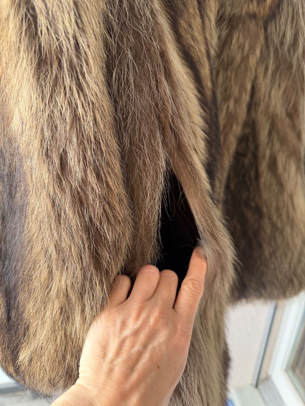 Manteaux: Echtpelz Mantel Koyote oder Waschbär – D'occasion à Zürich par ago_f7ws 3