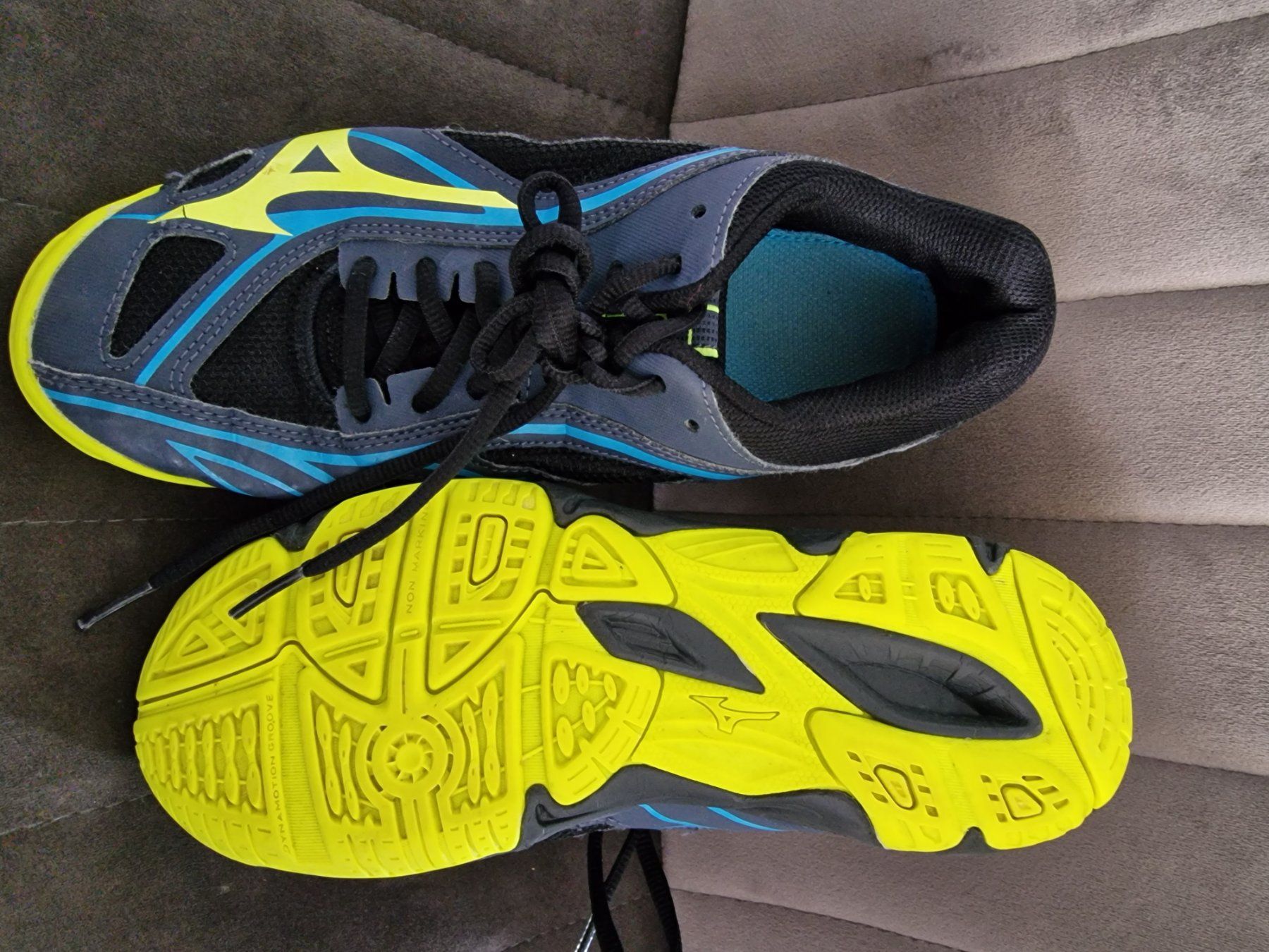 Mizuno Scarpe per ragazzi: Mizuno Hallenschuhe Grösse 38.5 – Usato da Solothurn venduto da Legolas15 1