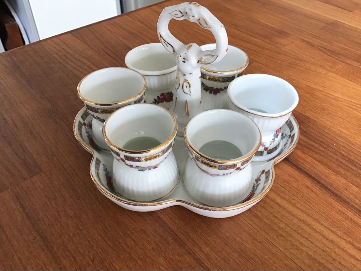 Set di piatti: Porte-oeufs – Usato da Plan-les-Ouates venduto da Cassero