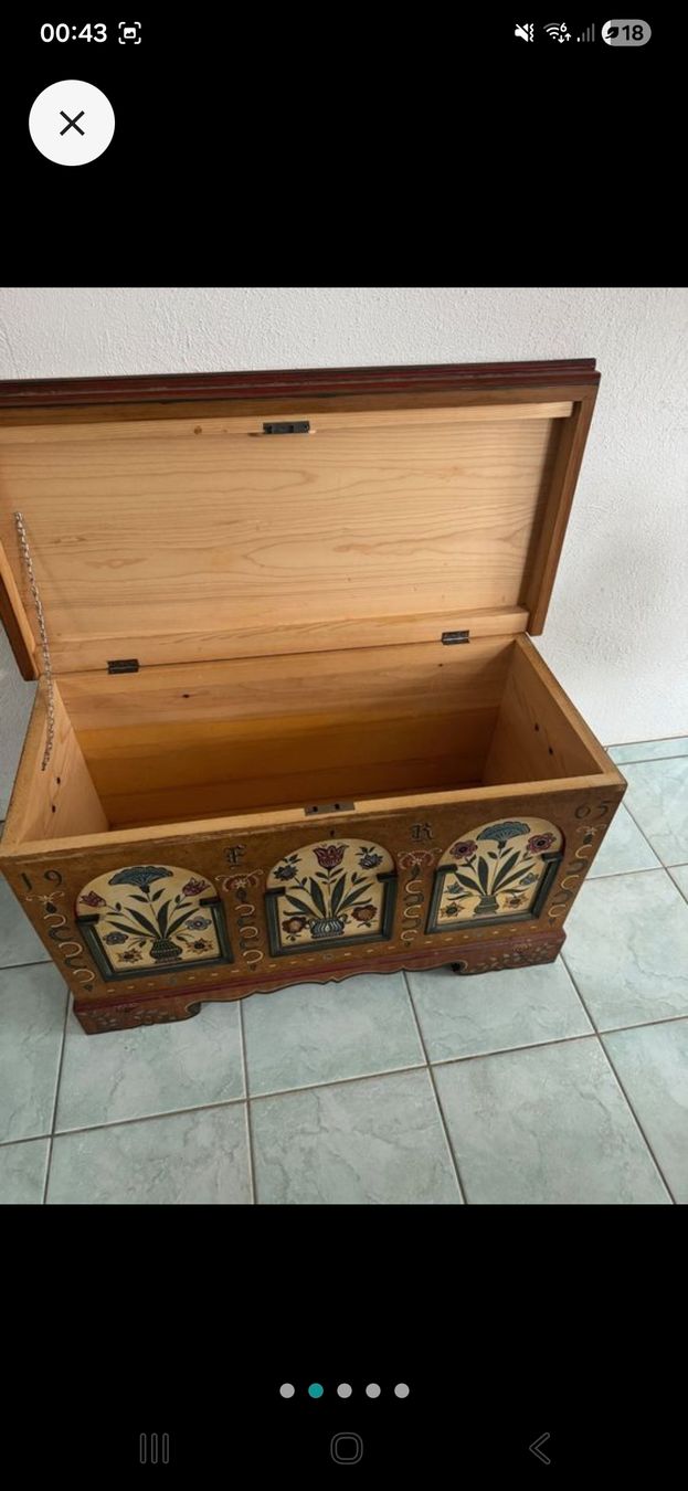 Coffres: Antike Holz-Truhe mit Handbemalung – D'occasion à Winterthur par _lxeah 1