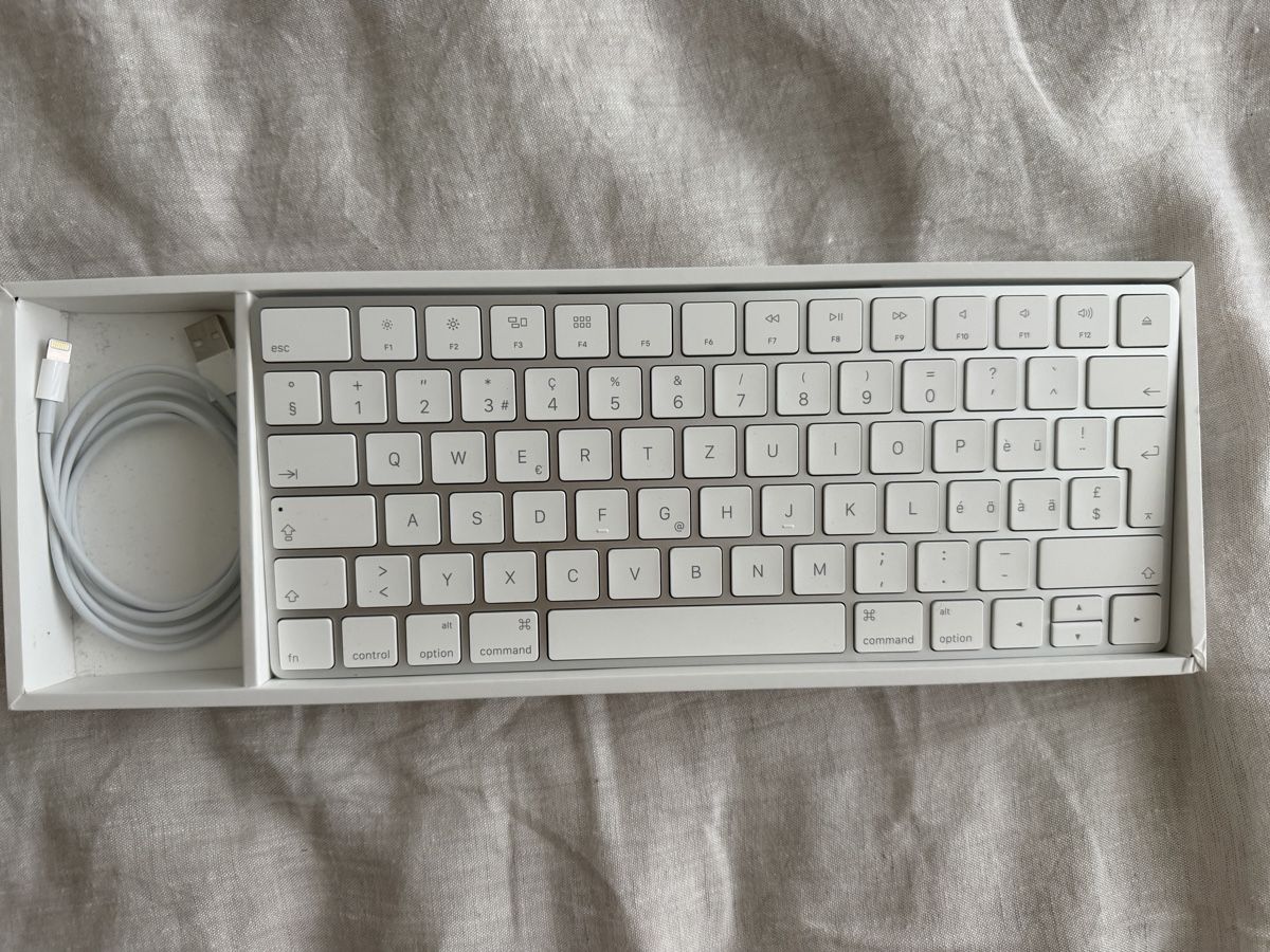 Apple Tastaturen: Apple Tastatur  – Gebraucht aus Freienbach von dan_9rjy