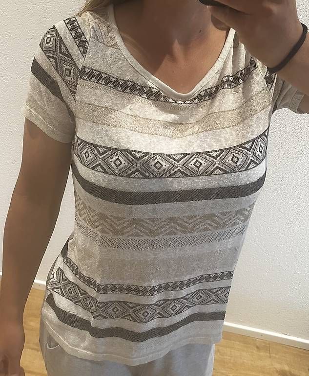 T-shirt: T-Shirt – Usato da Brittnau venduto da _livia_n_ 1