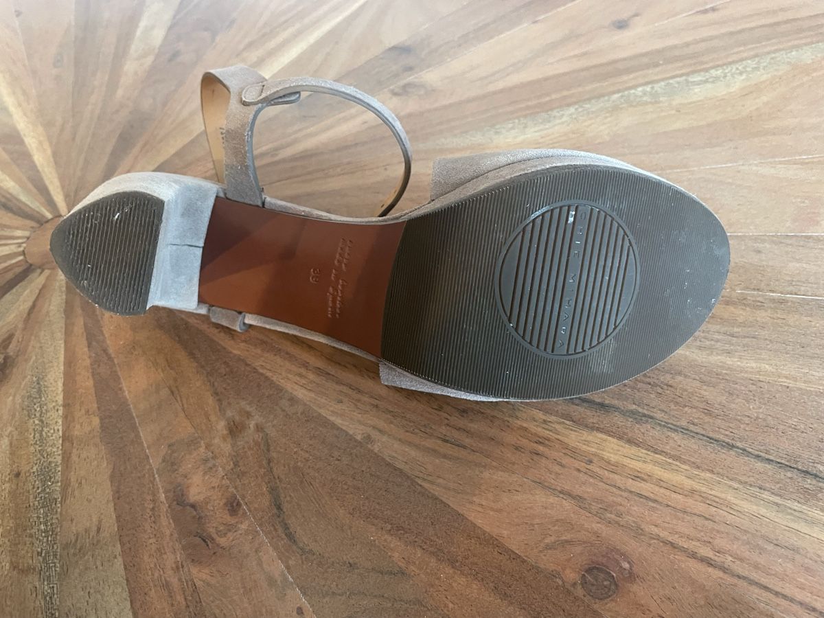Scarpe da donna: Sandales Chie Mihara en daim beiges, taille 39 – Usato da Biel/Bienne venduto da Muriel0604 4