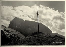 ENGELBERG Titlis, Kreuz auf Hügel