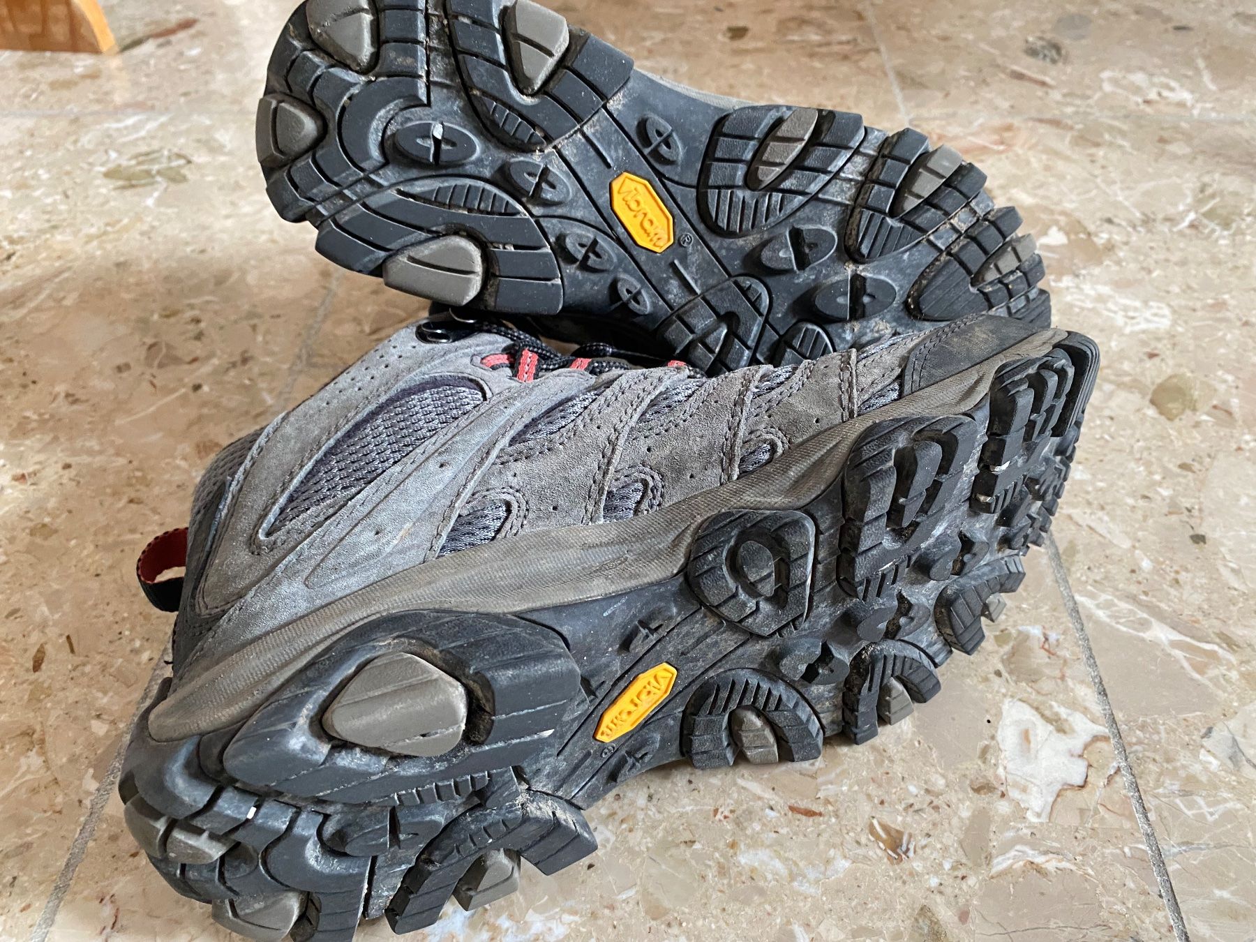 Merrell Scarpe da uomo: Wanderschuhe Merrell Moab GTX Grösse 41 gebraucht – Usato da Flawil venduto da Mabeska 1