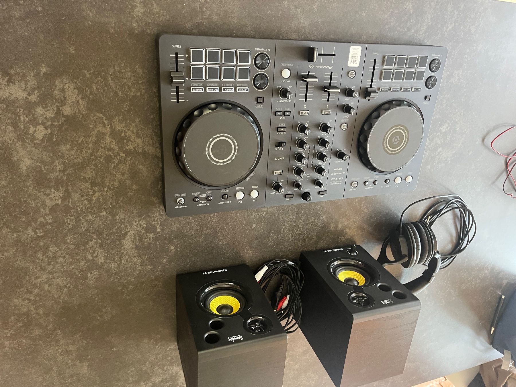 Pioneer Console di mixaggio: Pioneer DDJ-FLX4 DJ Controller mit Kopfhörer & Boxen – Usato da Sutz venduto da Matsp
