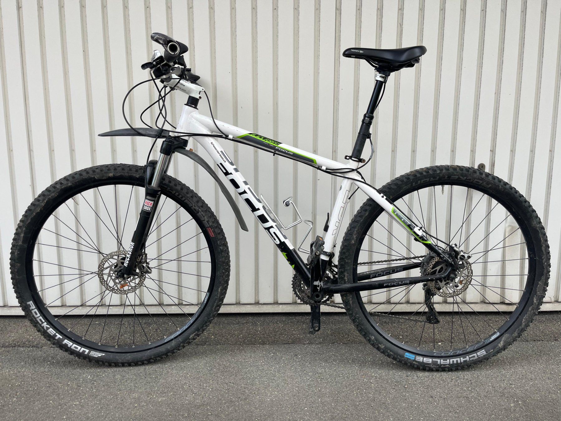 Focus Biciclette: Focus Black Forest 3.0 - 29" Mountainbike – Difettoso da Zug venduto da XWORMAP