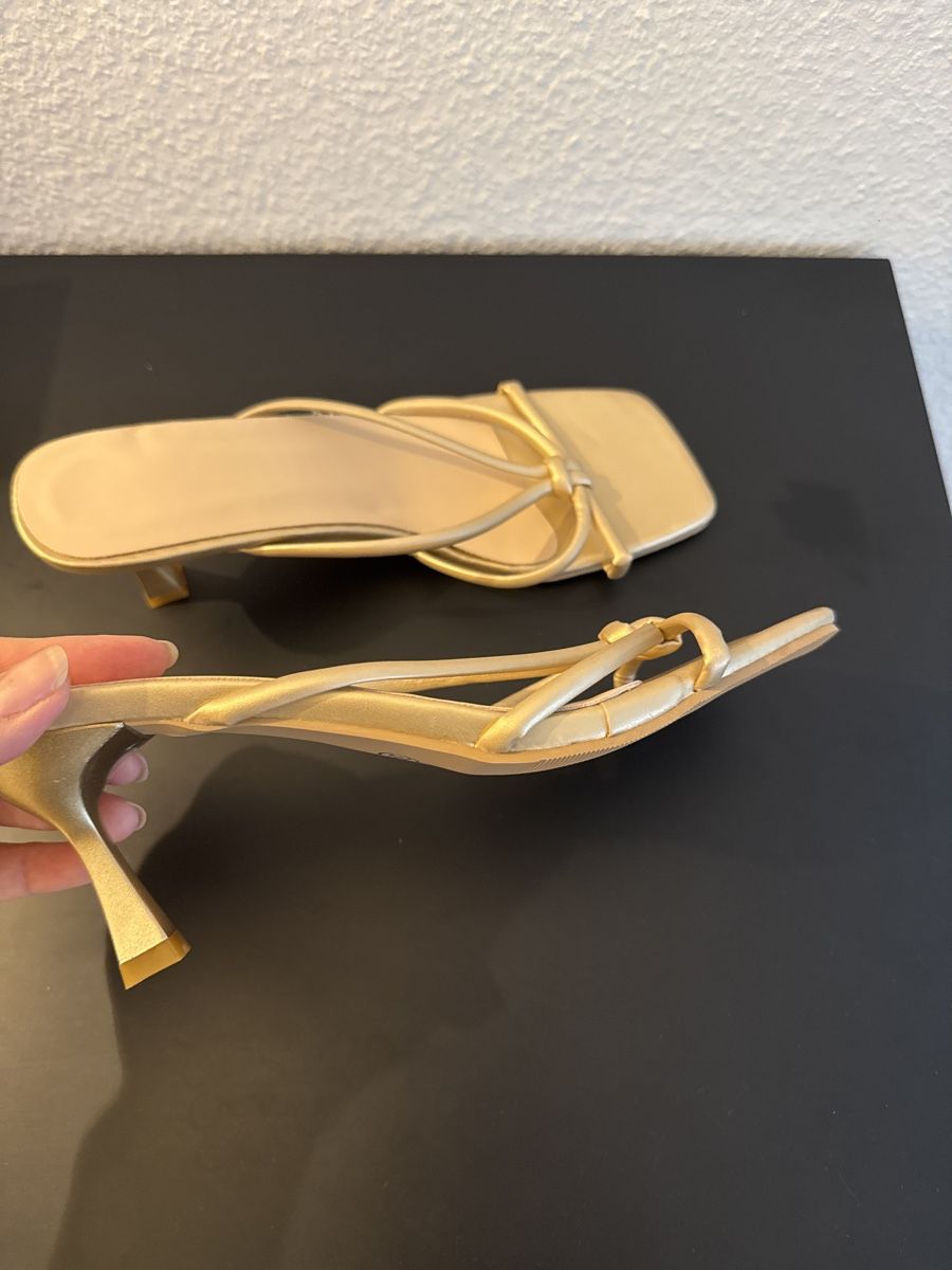Shein Scarpe da donna: goldene Sandaletten, Gr. 39 – Usato da St. Gallen venduto da sho_xzw7 1