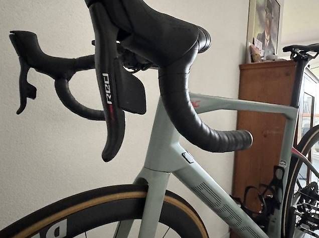 BMC Biciclette: BMC Roadmachine 01 Two carbone  - Etat irréprochable – Usato da Lausanne venduto da Julielle 1